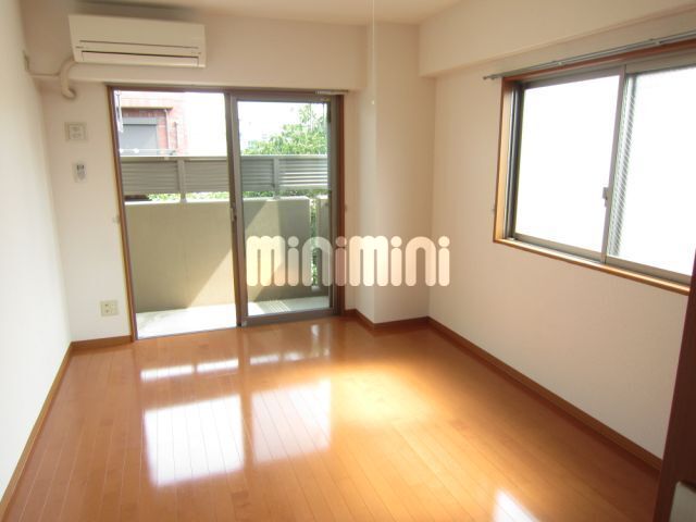 居室・リビング　日当たり良好です。