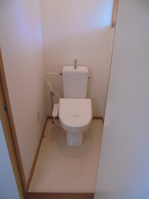 トイレ　写真は203号室です（参考）