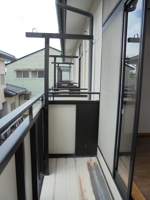 バルコニー　写真は203号室です（参考）