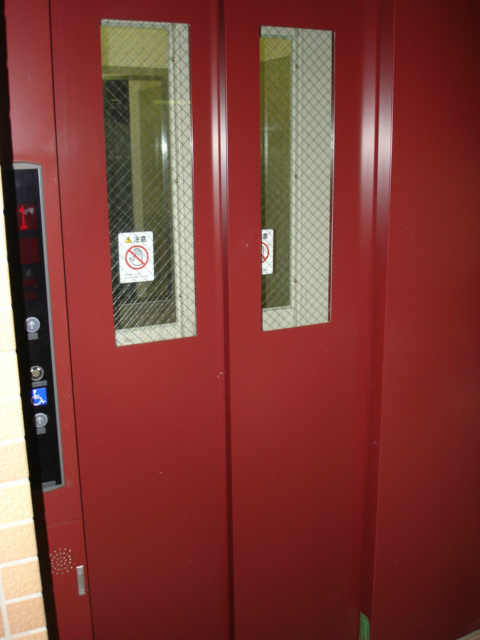 その他設備　エレベーター付き。