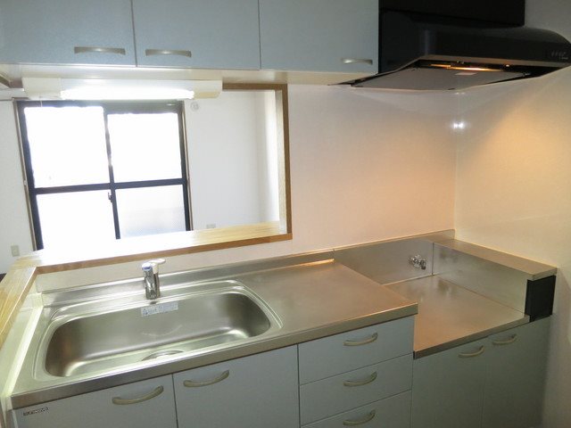 キッチン　同建物の別部屋の写真
