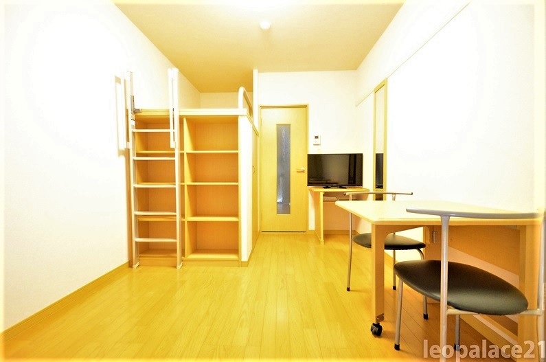 居室・リビング　造り付けベットタイプのお部屋です。