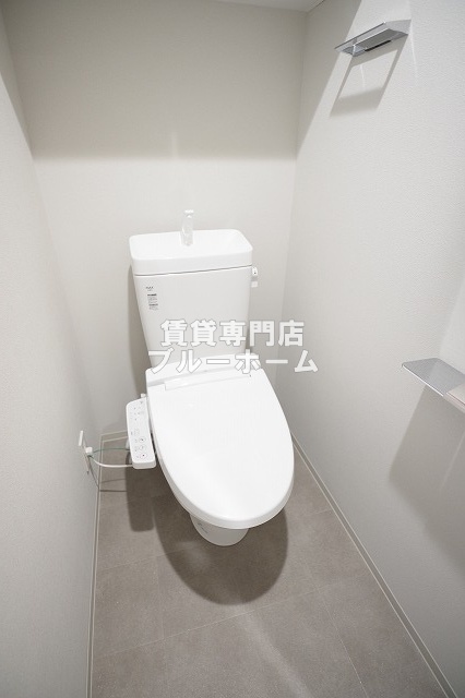 トイレ　温水洗浄便座付きのトイレです！