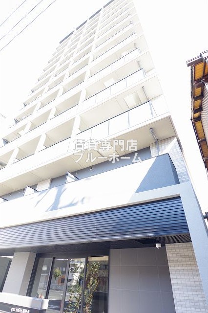 建物外観　13階建ての鉄筋コンクリート造のマンションです！