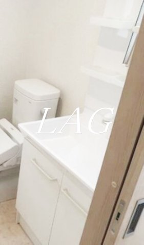 洗面設備　独立洗面台になります。