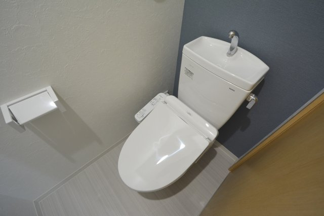 トイレ　温水洗浄便座付き♪
