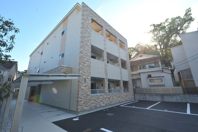 建物外観　安心のオートロック付き♪