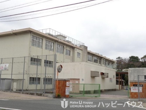 小学校　席田小学校（小学校）まで611m