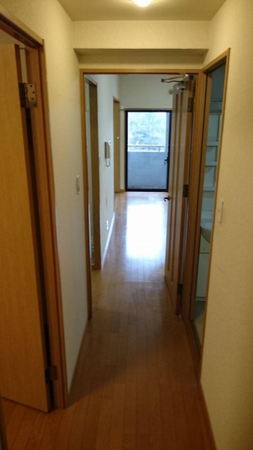 玄関　※画像は同タイプのお部屋。現況優先。