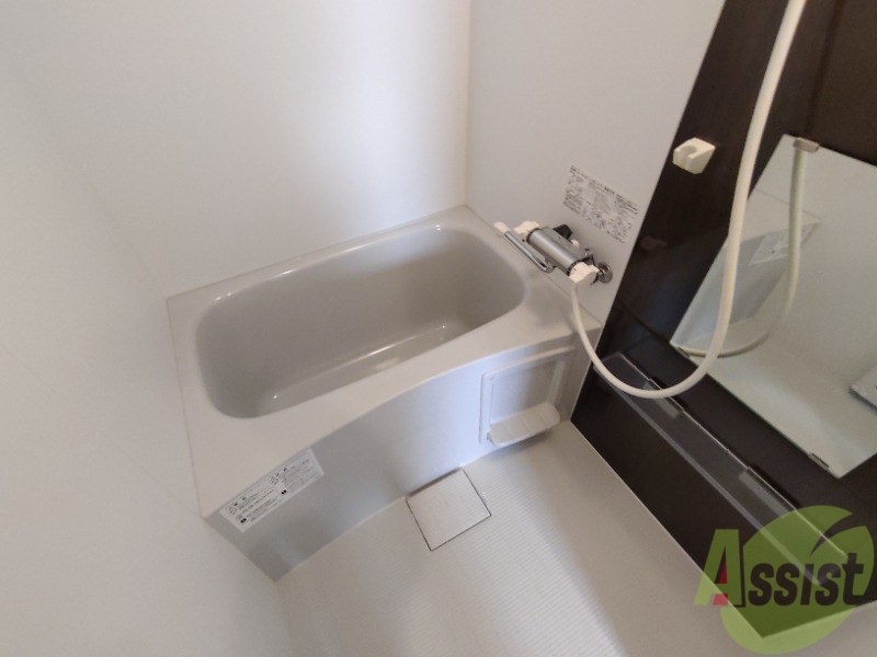 バス・シャワールーム　ゆったりくつろげる広さの浴室です。１日の疲れが取れますね。