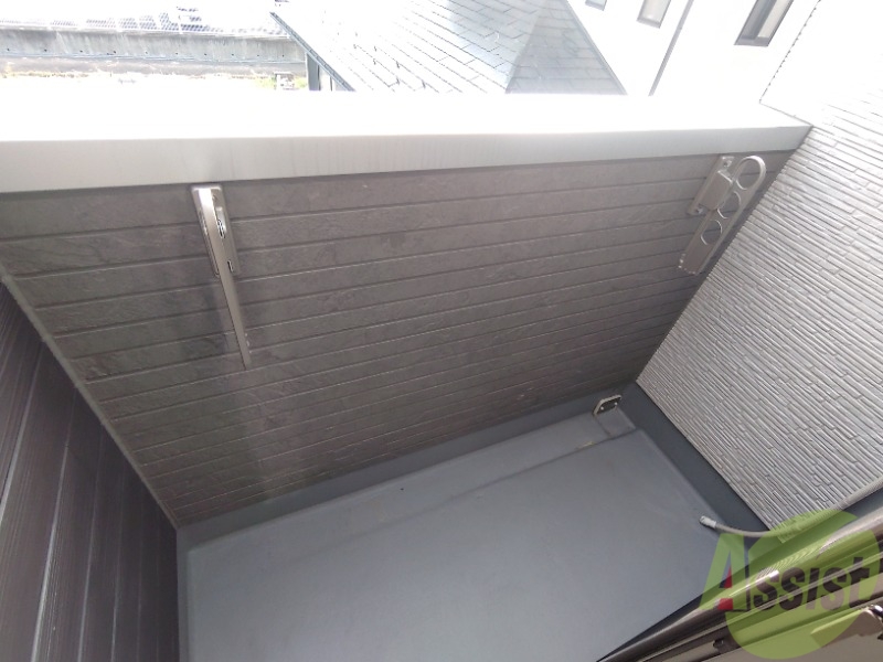 バルコニー　ベランダはこちらです。万が一洗濯物が落ちても安心な広さです。