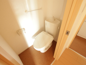 トイレ　温水シャワー付きトイレです