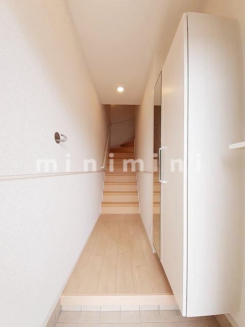 玄関　※写真は同シリーズ類似物件を含む為現況優先とさせて頂きます