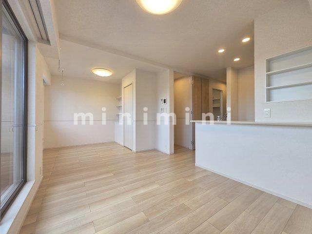 居室・リビング　※写真は同シリーズ類似物件を含む為現況優先とさせて頂きます