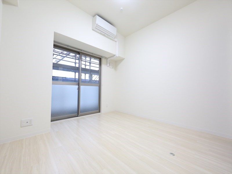 その他部屋・スペース　洋室7.2帖　収納充実エアコン完備　バルコニーに面しています