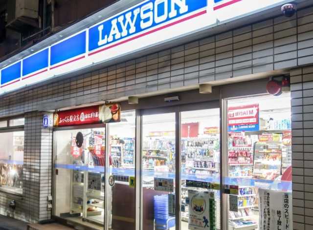 コンビニ　ローソン 新宿医大通店（コンビニ）まで91m