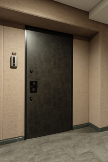 玄関　同タイプ住戸の参考写真です。