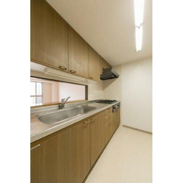 キッチン　グリル付き３口コンロ。