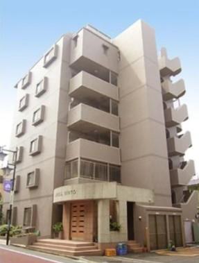 建物外観　鉄筋コンクリート造のがっちりとした建物。