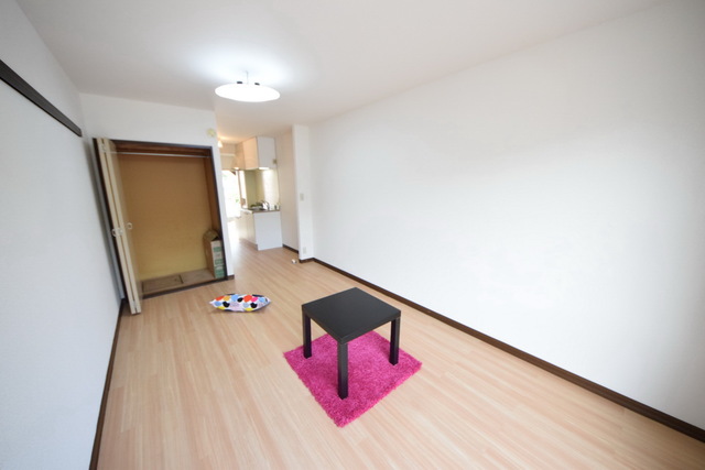 その他部屋・スペース　明るいお部屋です～号室ごとに壁紙異なります～