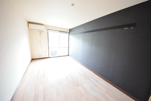 居室・リビング　～レイアウトどうしようかなー～号室ごとに壁紙異なります～