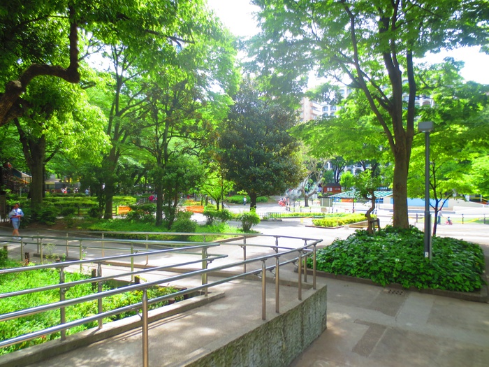 公園　新宿中央公園（公園）まで700m