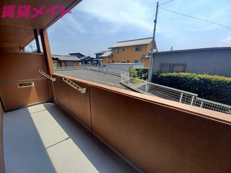 バルコニー　同物件別室画像