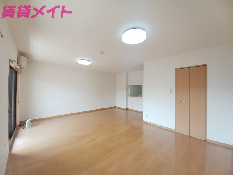 居室・リビング　同物件別室画像