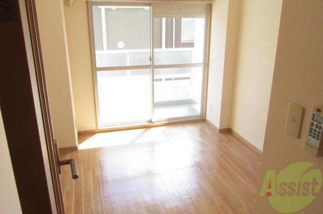 居室・リビング　落ち着きのある室内です。