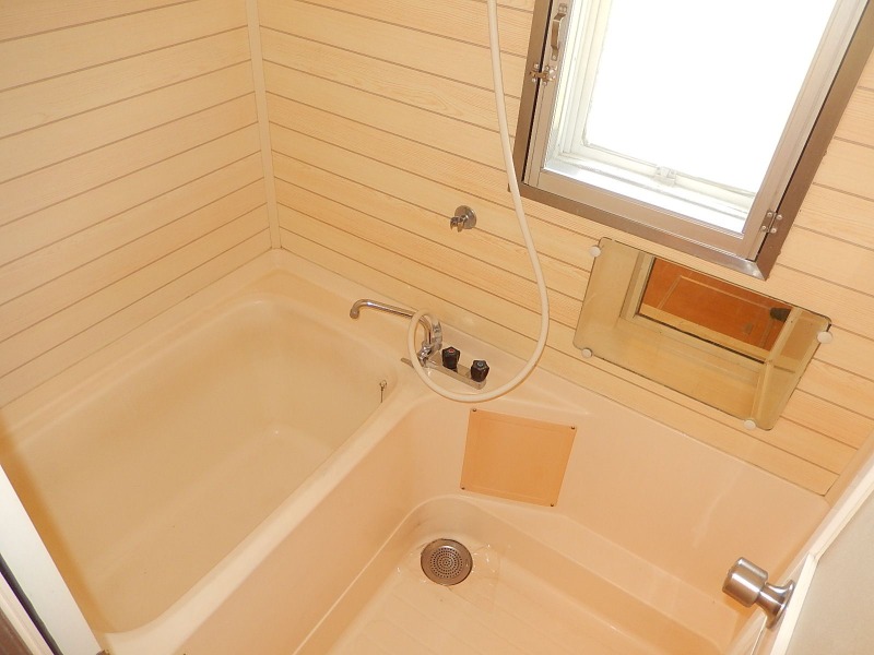 バス・シャワールーム　一日の疲れを癒してください。