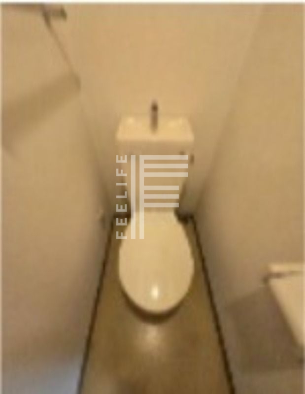 トイレ　別部屋の写真です、ご参考までに。