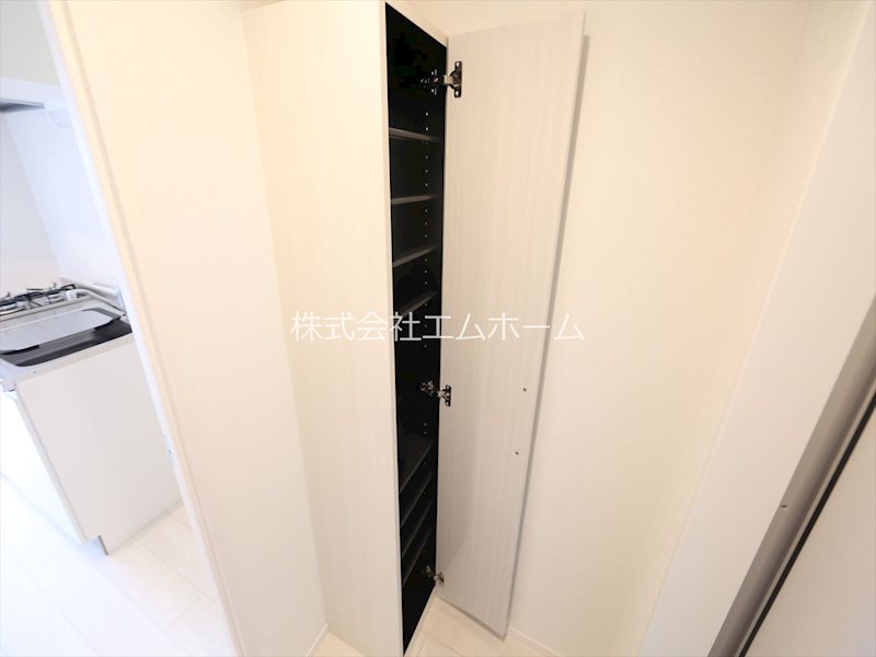 玄関　玄関　トールライプシューズボックス付（収納充実してます）