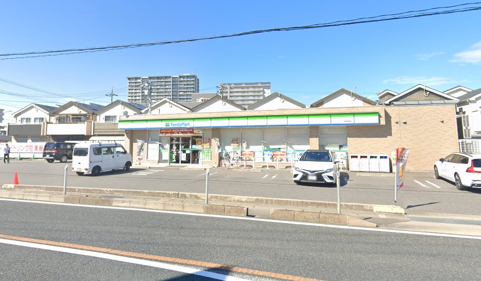 コンビニ　ファミリーマート 緑鳴海店（コンビニ）まで240m