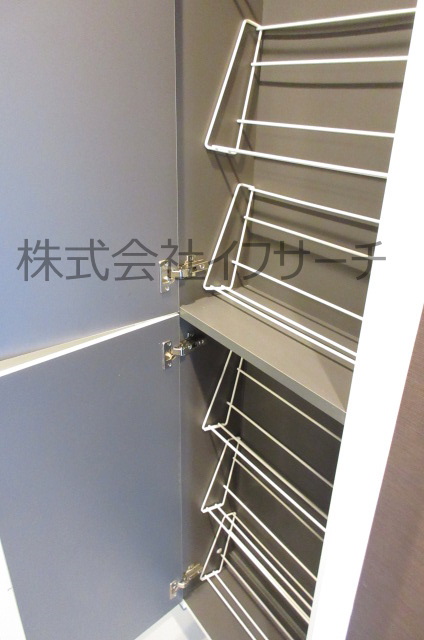 収納　玄関前シューズボックス　当社担当が撮影しています。