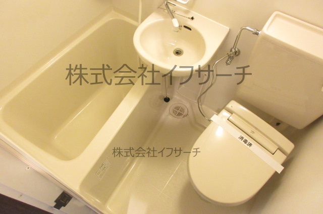 洗面設備　3点ユニットバス　当社担当が撮影しています。