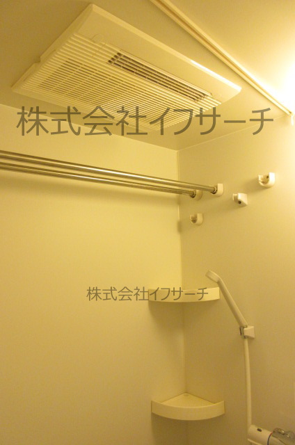 バス・シャワールーム　バスルームの浴室乾燥　当社担当が撮影しています。