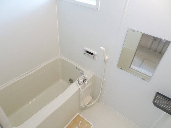 バス・シャワールーム　落ち着いた空間のお風呂です