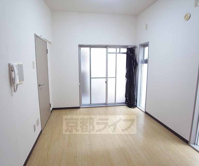 居室・リビング　天井が高くて開放感があります！