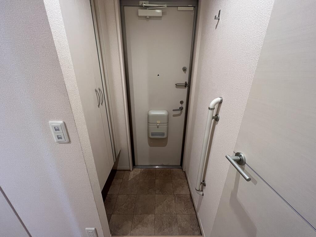 玄関　※同物件別号室の写真