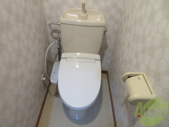 トイレ　人気のウォシュレットつきのトイレです。快適ですよ。