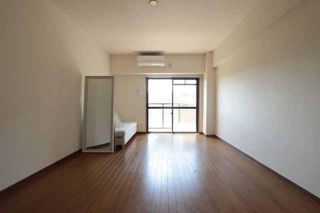 居室・リビング　別号室の写真です。