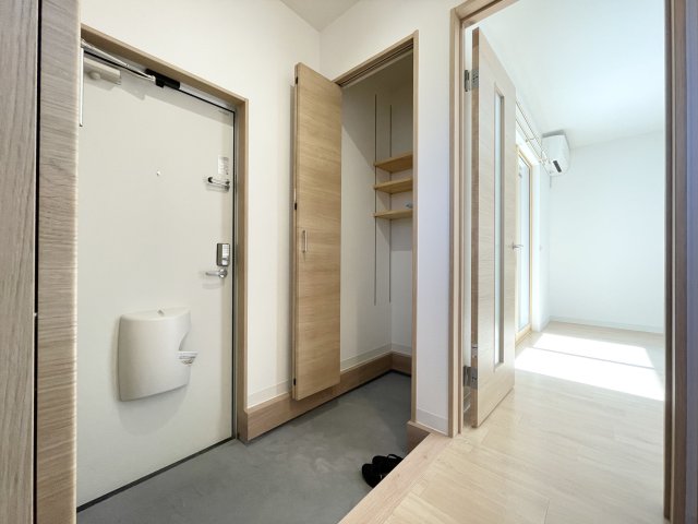 玄関　※内装写真はＡ棟のものです。