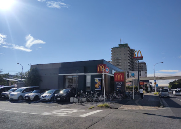 飲食店　マクドナルド 14号稲毛店（飲食店）まで681m
