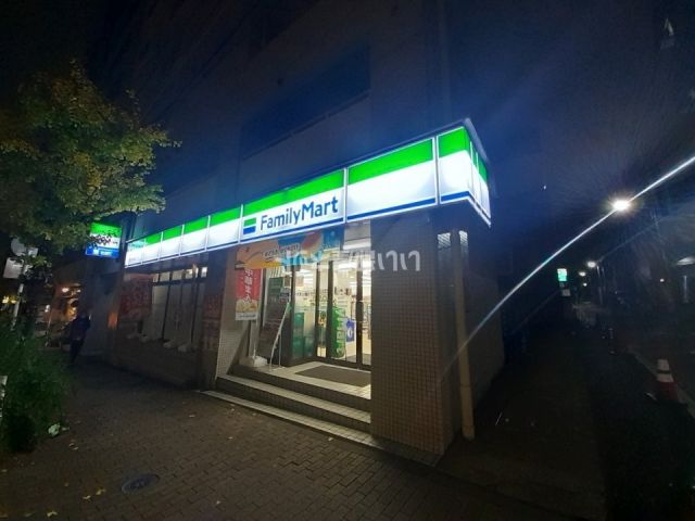 コンビニ　ファミリーマート新宿天神町店（コンビニ）まで224m