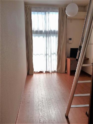 居室・リビング　1Fはフローリング、2Fは絨毯になります。