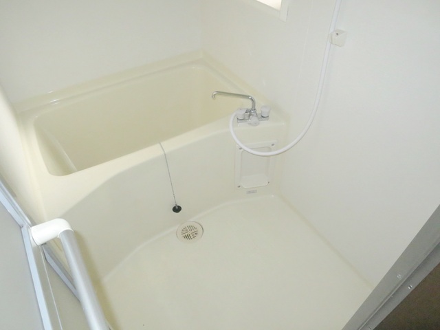 バス・シャワールーム　独立したバスルームなのでゆっくり入れますね☆