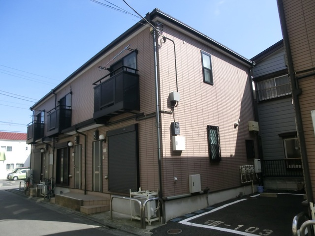 建物外観　閑静な住宅地にあるテラスハウスです。