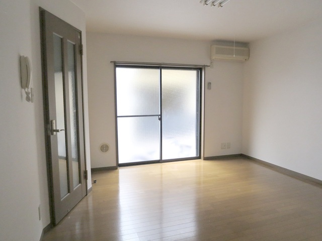 居室・リビング　明るくすっきりしたフローリングのリビングです☆