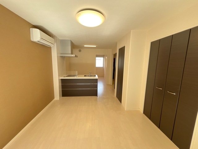 居室・リビング　10畳の広々とリビング♪