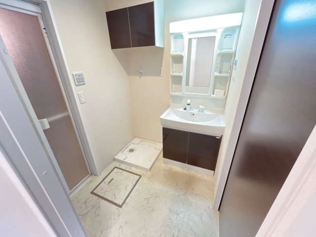 洗面設備　朝に便利な独立洗面台完備♪